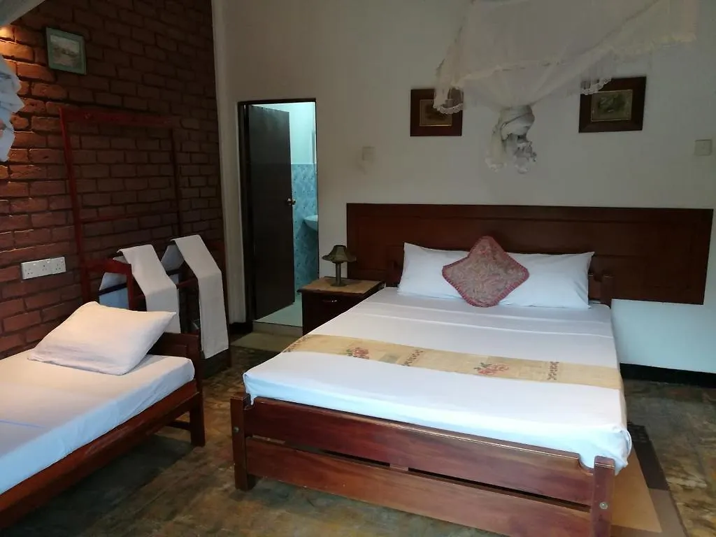 Honeypot Restaurant & Guest House Kandy