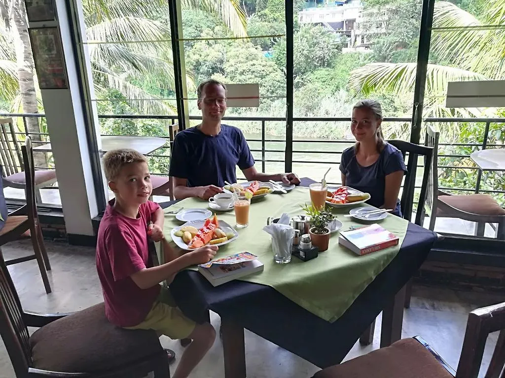 Honeypot Restaurant & Guest House Kandy