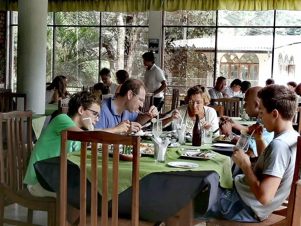 Honeypot Restaurant & Guest House Kandy