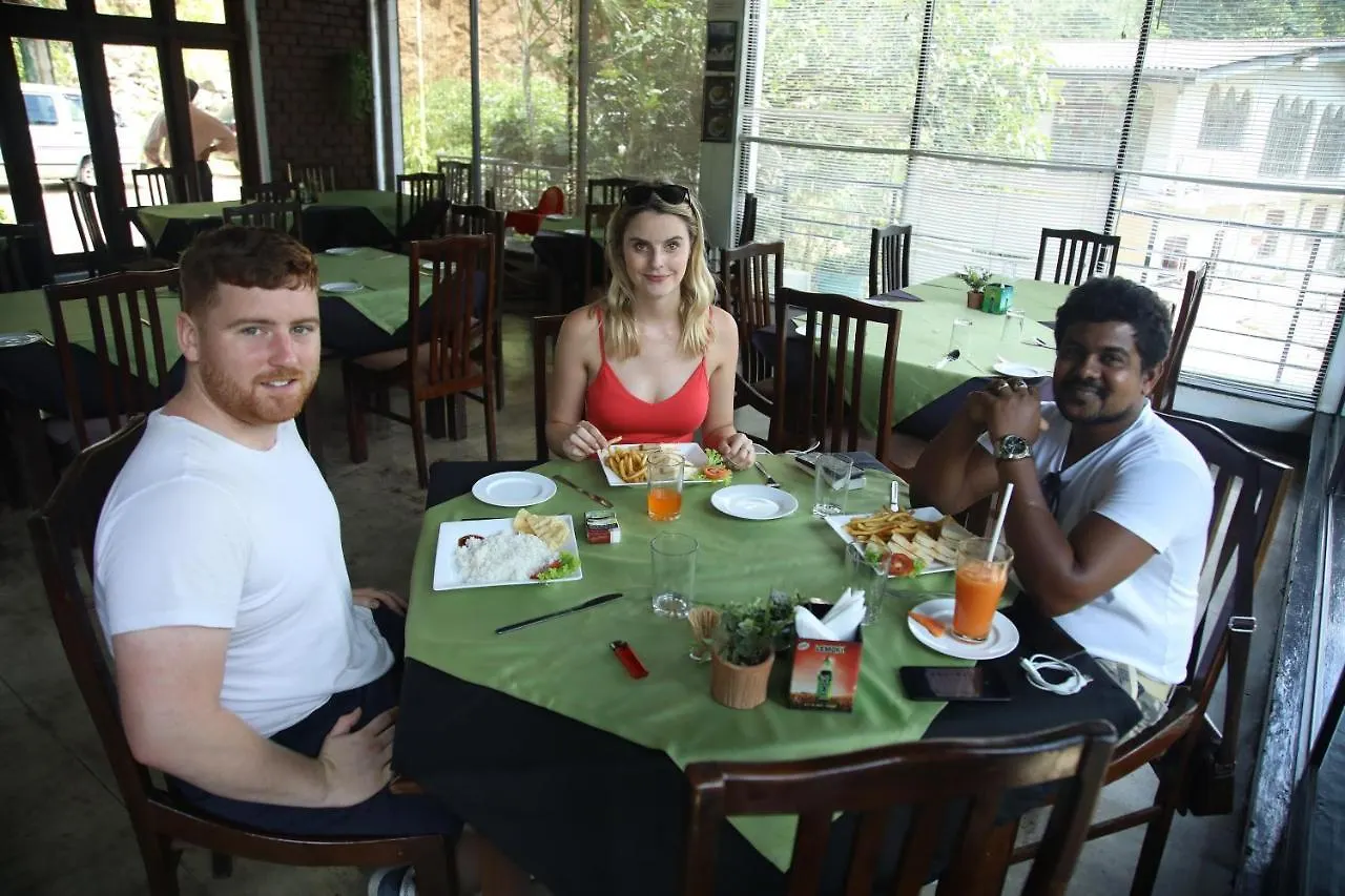 Honeypot Restaurant & Guest House Kandy