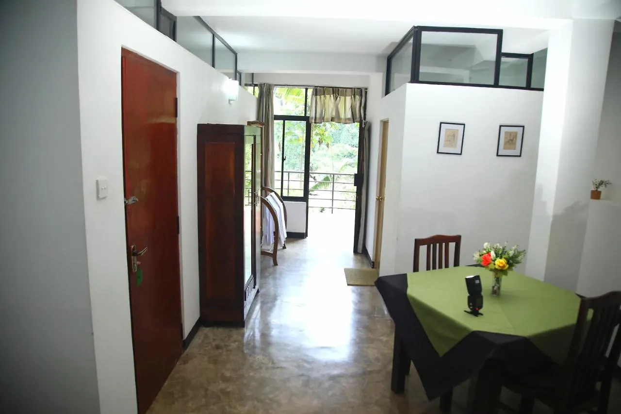 Honeypot Restaurant & Guest House Kandy